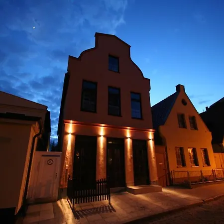 Captain Hook: Dz Jolle, In Leuchtturmnaehe Rostock